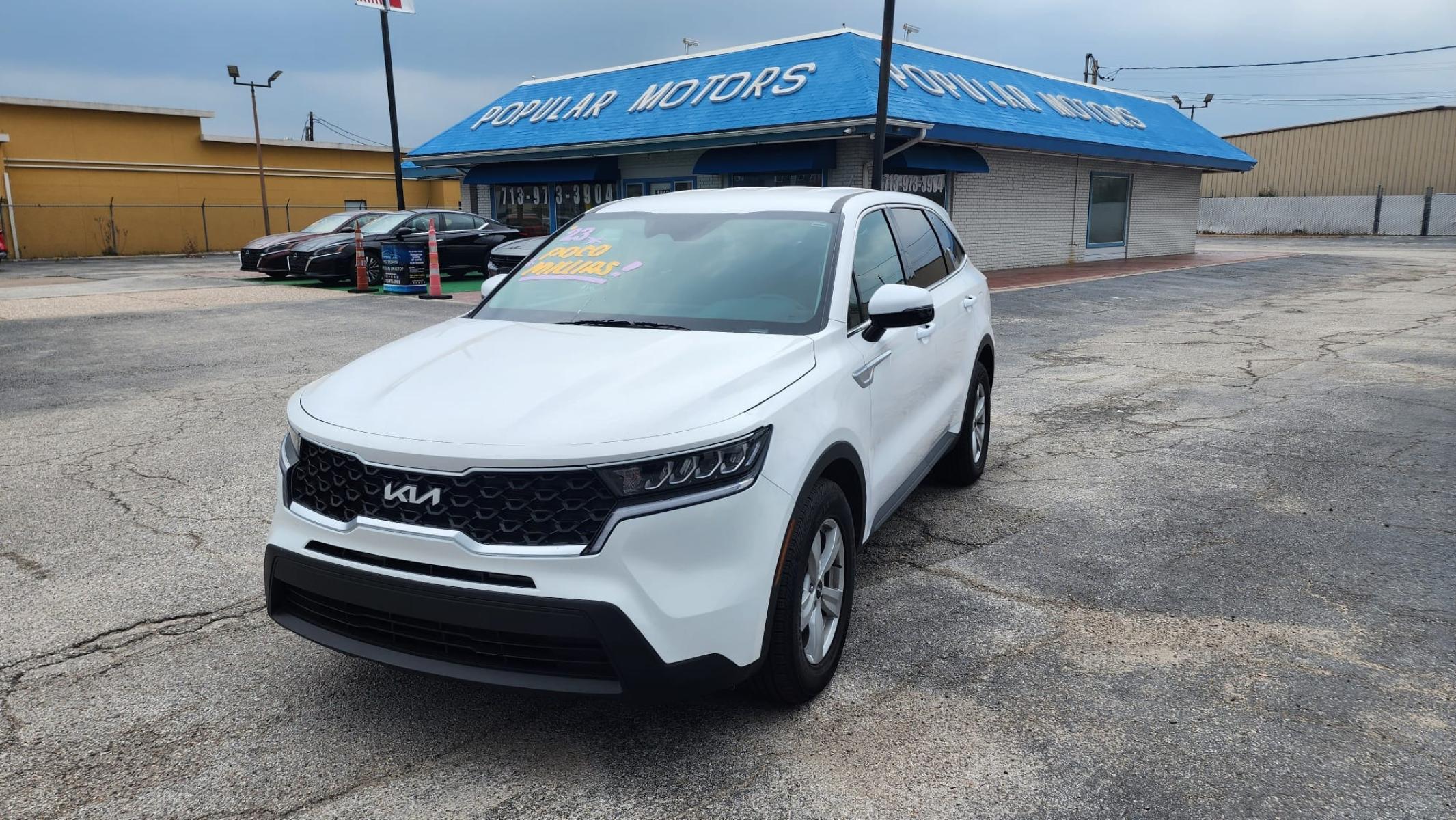 2023 White Kia Sorento LX 2WD (5XYRG4LC3PG) with an 2.4L L4 DOHC 16V engine, 6A transmission, located at 1842 Wirt Road, Houston, TX, 77055, (713) 973-3903, 29.805330, -95.484787 - Photo #0